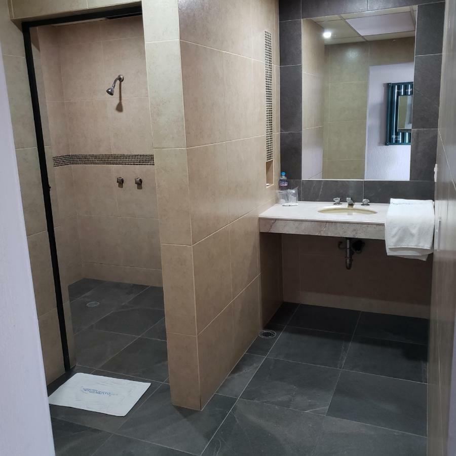 Hotel Aeropuerto Толука-де-Лердо Экстерьер фото
